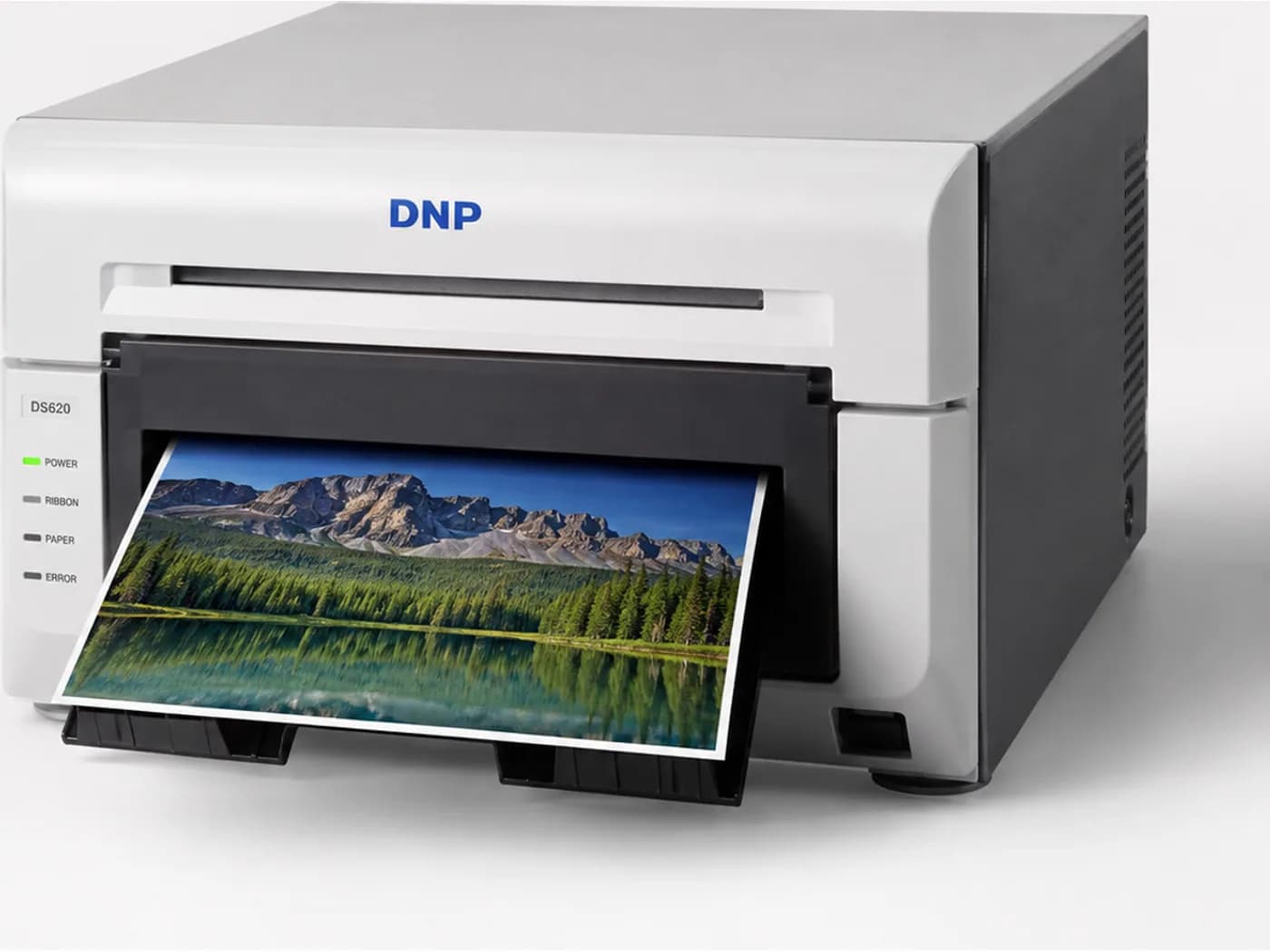 DNP DS620 Thermosublimationsdrucker mit fertigem Ausdruck
