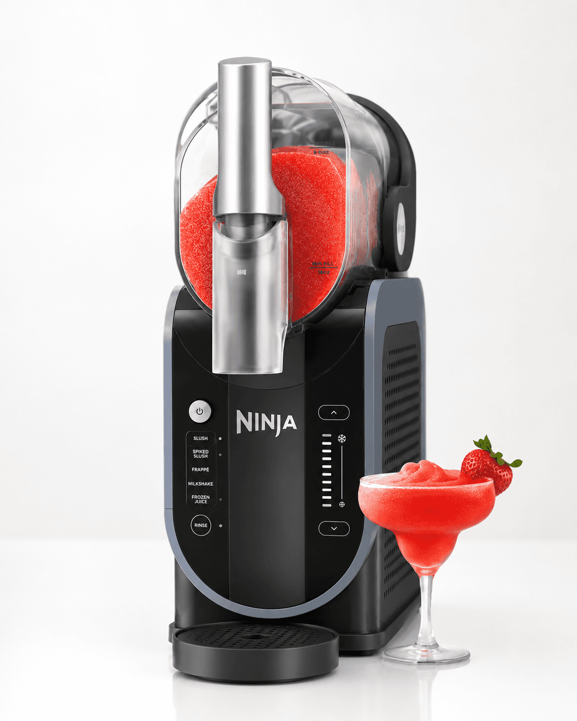 Ninja SLUSHi Slush-Eismaschine mit rotem Erdbeer-Slush und Cocktailglas