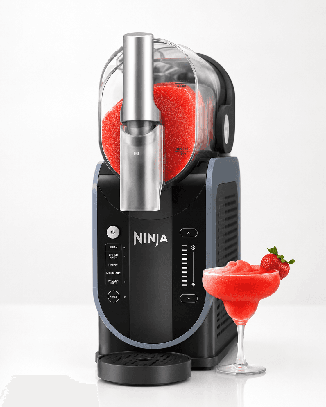 Ninja SLUSHi Slush-Eismaschine mit rotem Erdbeer-Slush und Cocktailglas